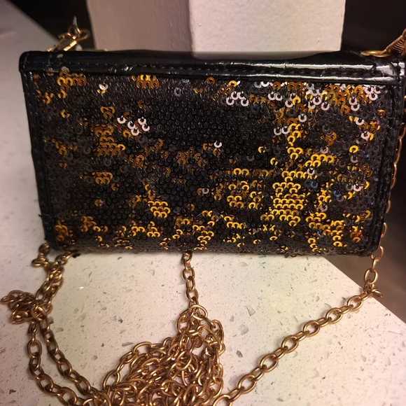 NWT Bijoux Terner Black and Gold Sequin Clutch. - Picture 4 of 4